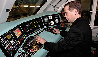 Медведеву показали "цифровые" поезда Медведеву показали "цифровые" поезда