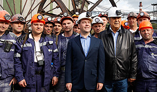 Медведев спустился на 150 метров в шахту Медведев спустился на 150 метров в шахту