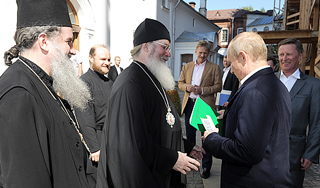 На Валааме объяснили поцелуй руки Путина На Валааме объяснили поцелуй руки Путина