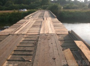 На опасном мосту «главы Рогнединского района» начались работы