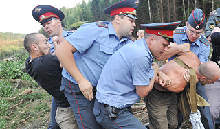 50 пермяков подрались из-за двух девушек 50 пермяков подрались из-за двух девушек