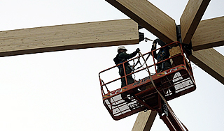 Три строителя разбились насмерть в люльке Три строителя разбились насмерть в люльке