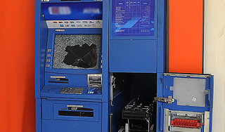 Банкомат украли угнанным трактором Банкомат украли угнанным трактором