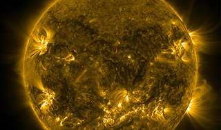 На Солнце появилась гигантская трещина На Солнце появилась гигантская трещина