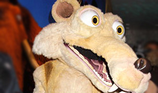 Спортсмен оторвал голову саблезубой белке Спортсмен оторвал голову саблезубой белке