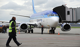 Самолет прервал полет из-за драки на борту Самолет прервал полет из-за драки на борту