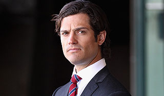 Хулиган ударил по голове принца Швеции Хулиган ударил по голове принца Швеции