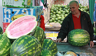 В Москве продают нитратные арбузы В Москве продают нитратные арбузы