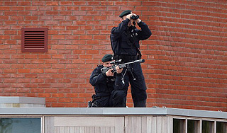 Британия грозит штурмом посольству Эквадора Британия грозит штурмом посольству Эквадора