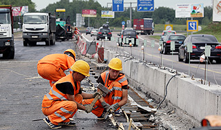 В Москве джип насмерть сбил рабочих В Москве джип насмерть сбил рабочих