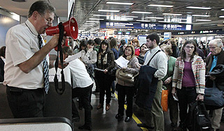 Российские туристы застряли в Барселоне Российские туристы застряли в Барселоне