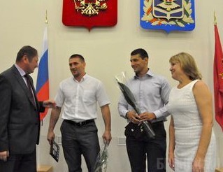 В Брянске наградили самбистов и их тренеров