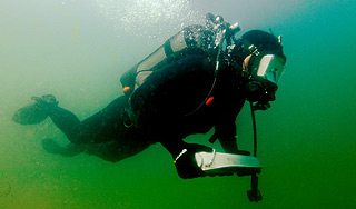 Моряки поймали водолаза в запретной зоне Моряки поймали водолаза в запретной зоне