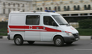 Пьяный милиционер протаранил "скорую" Пьяный милиционер протаранил "скорую"