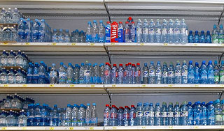 Супермаркеты торгуют водой из-под крана Супермаркеты торгуют водой из-под крана