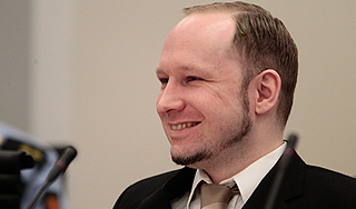 Брейвик рассмеялся приговору Брейвик рассмеялся приговору
