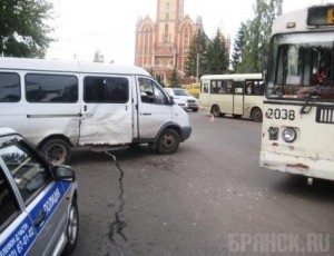 В Брянске водитель троллейбуса спровоцировала ДТП