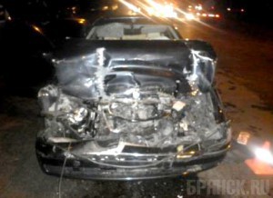 Водитель легкового автомобиля врезался в маршрутку Водитель легкового автомобиля врезался в маршрутку