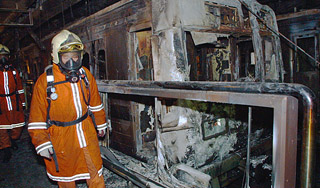 У поезда в метро загорелась крыша У поезда в метро загорелась крыша