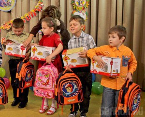 Детишек из приемных семей подготовили к школе