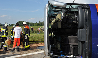 В Турции рoссияне разбились в аварии В Турции рoссияне разбились в аварии