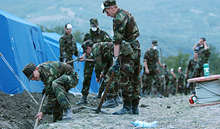 Эстонцы заставили русских рыть себе могилы Эстонцы заставили русских рыть себе могилы