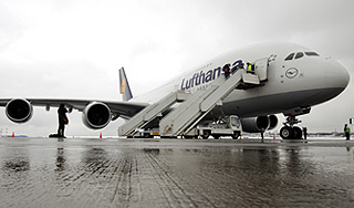 Крупная авиакомпания отменила 300 рейсов Крупная авиакомпания отменила 300 рейсов