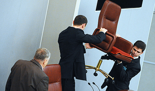 Власти начали борьбу с семейственностью Власти начали борьбу с семейственностью