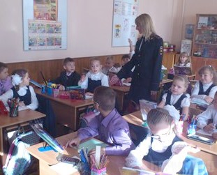 Первоклассникам рассказали о безопасности на дороге