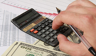 Россияне скупают доллары и евро Россияне скупают доллары и евро