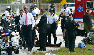 Разбился мотоциклист из кортежа Обамы Разбился мотоциклист из кортежа Обамы