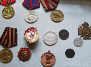 Мужчина попытался вывезти из страны монеты и медали