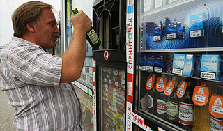 Челябинец поставил на даче пивной киоск Челябинец поставил на даче пивной киоск