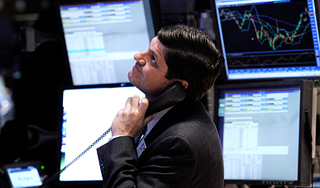 Доллар рухнул почти на 60 копеек Доллар рухнул почти на 60 копеек