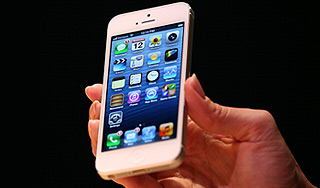 Запасы iPhone 5 распродали за час Запасы iPhone 5 распродали за час