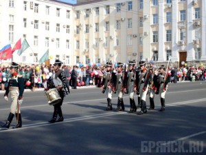 День города в Брянске отметили «историческим» шествием фото: БРЯНСК.RU