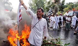 Авторов фильма о Пророке хотят убить Авторов фильма о Пророке хотят убить