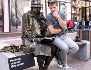 Бульвар Гагарина облюбовали «живые статуи»