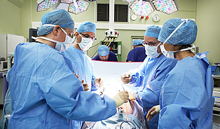 Двум шведкам пересадили матки матерей Двум шведкам пересадили матки матерей