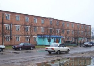 Сотрудник колонии попытался передать заключенным гашиш