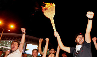 Грузины пообещали Саакашвили революцию Грузины пообещали Саакашвили революцию