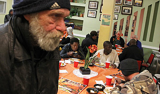 В Нью-Йорке живут миллионы бедняков В Нью-Йорке живут миллионы бедняков