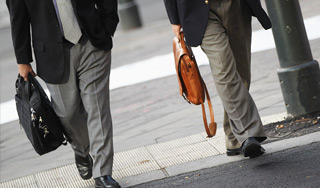 Россияне против зарубежных счетов чиновников Россияне против зарубежных счетов чиновников