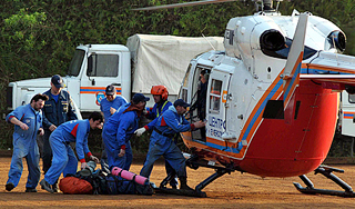 Вертолет МЧС России случайно сел в Грузии Вертолет МЧС России случайно сел в Грузии