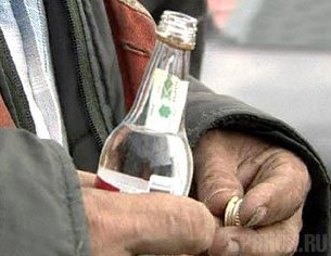 Мужчина украл водку и кефир на глазах у продавщицы