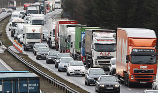 Грузовикам запретят ездить по МКАД Грузовикам запретят ездить по МКАД