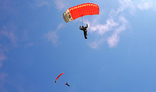 Парашютистка из России разбилась в США Парашютистка из России разбилась в США