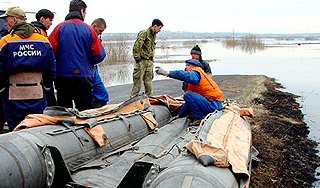 Пропавших моряков ищут рыбаки и охотники Пропавших моряков ищут рыбаки и охотники