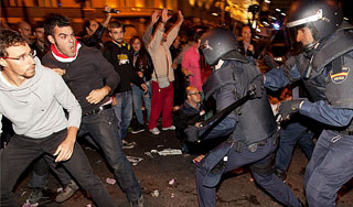 В Мадриде пулями остановили демонстрацию В Мадриде пулями остановили демонстрацию