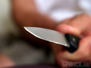 Брянец угрожал следователям кухонным ножом